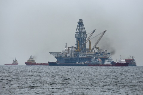 Transocean Ltd. Development Driller III rig works to drill a relief well; Derick E. Hingle/Bloomberg via Getty Images