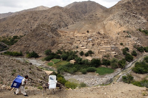 Afghans prepare for elections