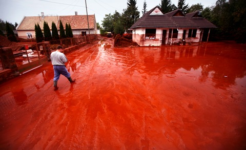 Clean up efforts begin in Kolontar, Hungary 
