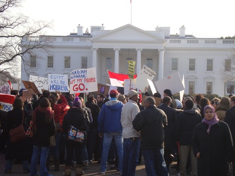 Egypt protest outside White House; NewsHour photo by Mila Sanina