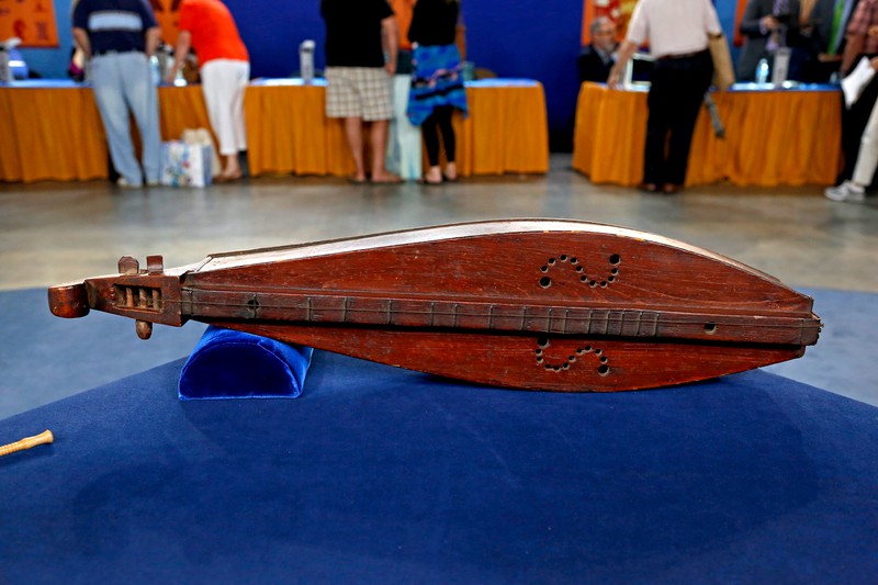 Appalachian Dulcimer, ca. 1880 Antiques Roadshow PBS