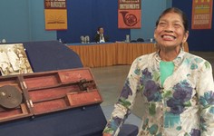 Owner Interview | Mahatma Gandhi Presentation Spinning Wheel