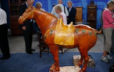 Article | How to Date an Old Horse...